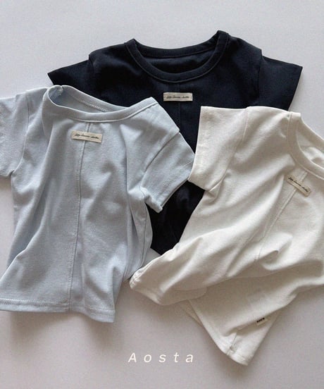 即納aosta necessary tee