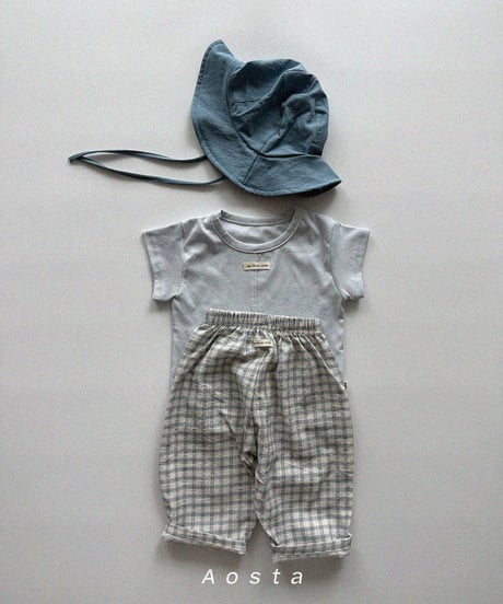 即納aosta necessary tee
