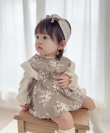 即納embroidery flower frill rompers