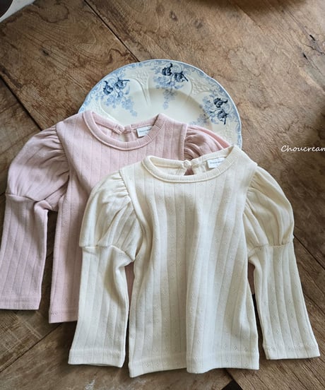 即納eyelet puff sleeve tops