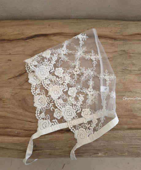 即納petit flower lace bonnet