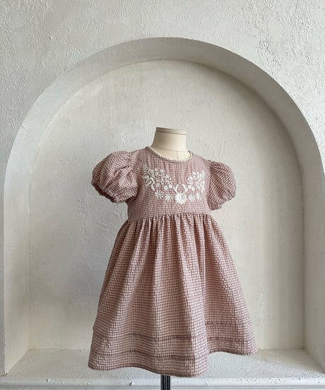 メーカー完売在庫限りmonbebe Hannah Embroidery One Piece