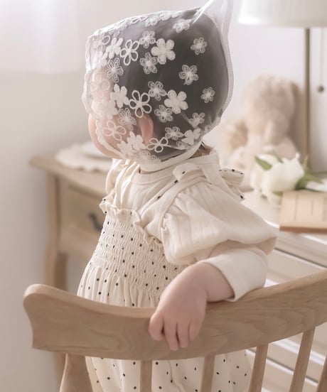 即納petit flower lace bonnet