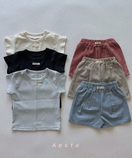 即納aosta necessary tee