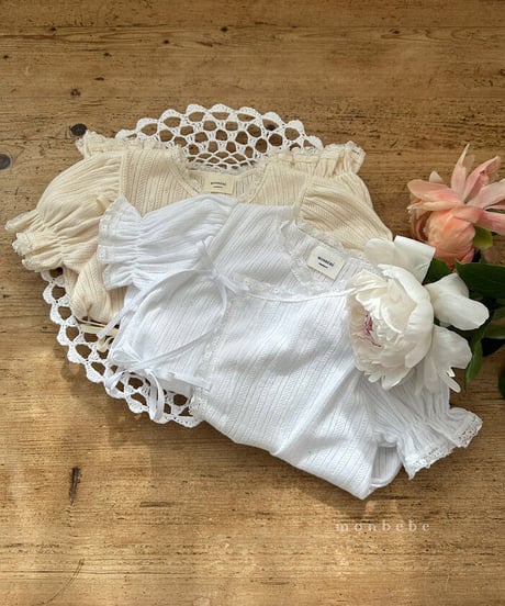 即納monbebe Eyelet glory suit