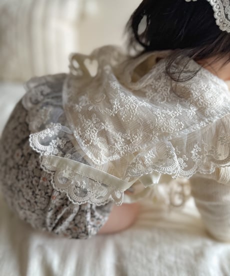 即納Lace ruffle vest