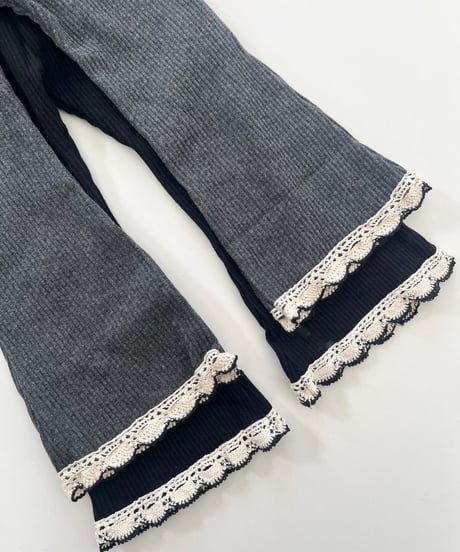 即納 Lace hem ribbed flared leggings