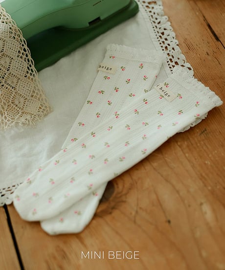 即納mini beige lace socks