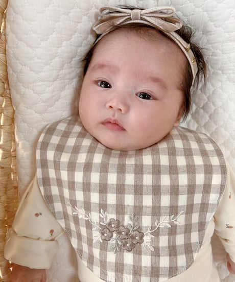 即納plaid flower bib