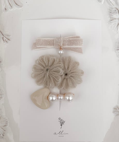 即納Fluffy Flower & Pearl Winter Clip Set