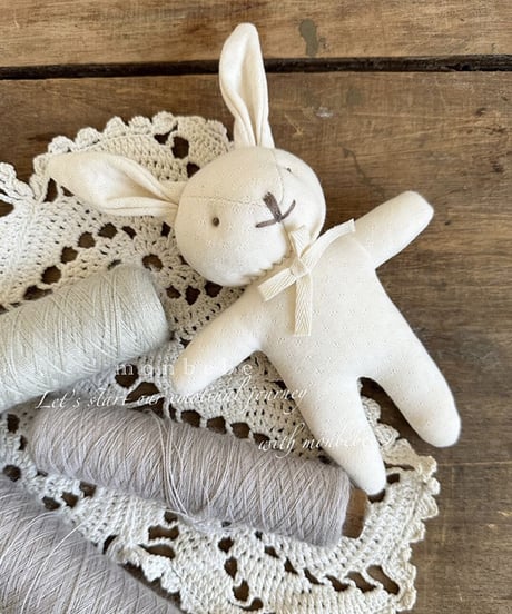 即納 monbebe bunny/bear rattle