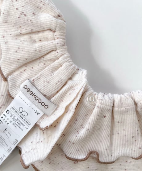 即納 marble frill bib