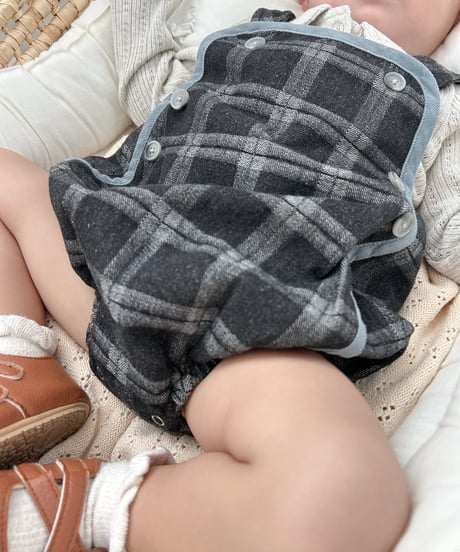 即納bebe holic Blue check suspender suit