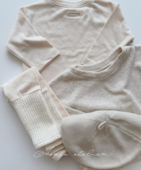 即納aosta Essential tee