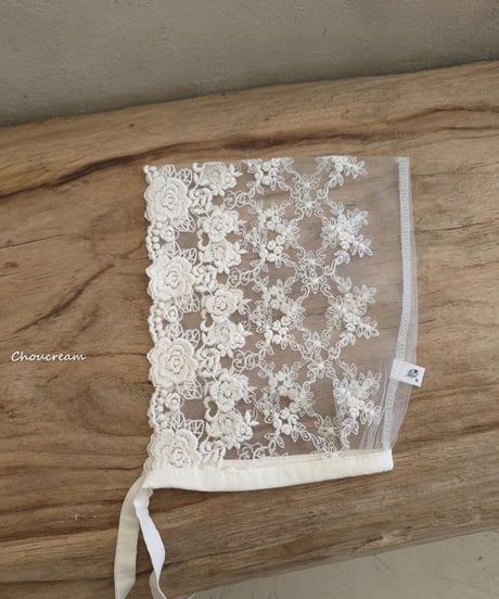 即納petit flower lace bonnet