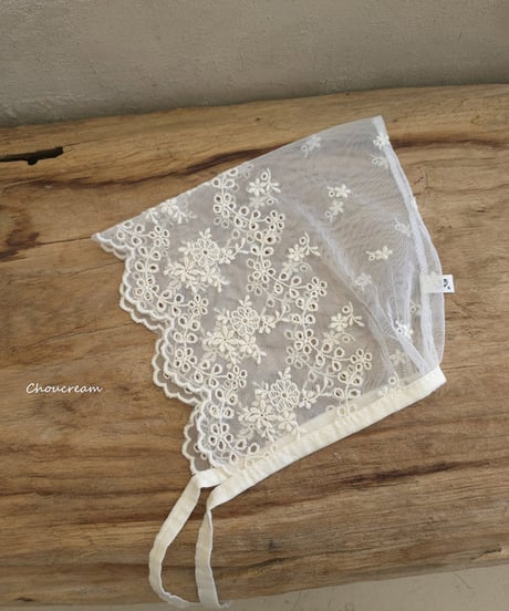 即納petit flower lace bonnet