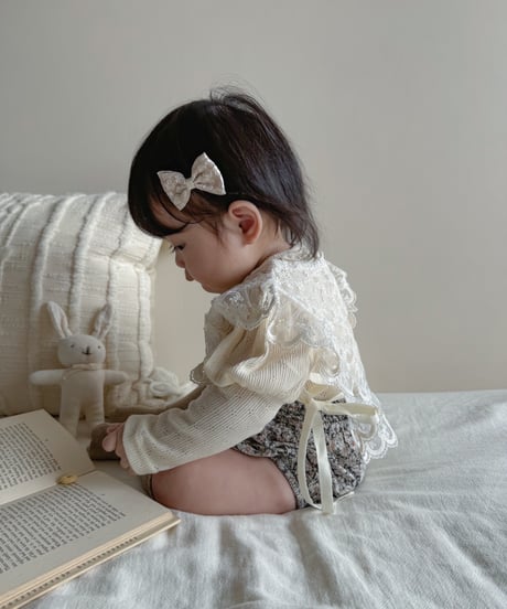 即納Lace ruffle vest