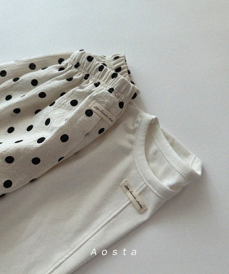 即納aosta necessary tee