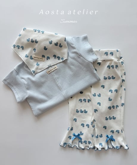 即納aosta necessary tee