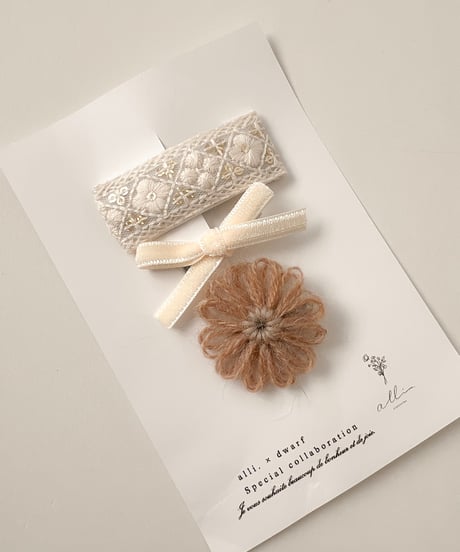 即納loop flower pin set