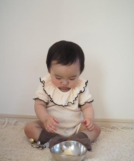 即納Ruffle Collar Eyelet body suit
