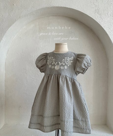 メーカー完売在庫限りmonbebe Hannah Embroidery One Piece