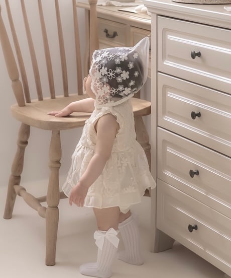 即納petit flower lace bonnet