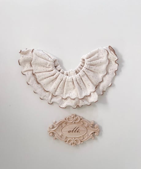 即納 marble frill bib