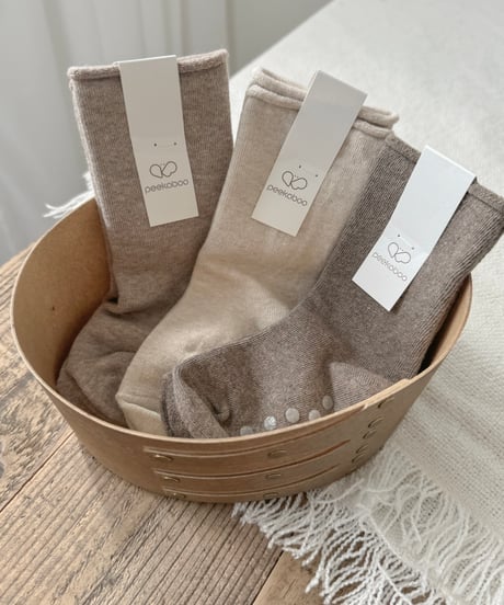即納nuance brown roll socks set