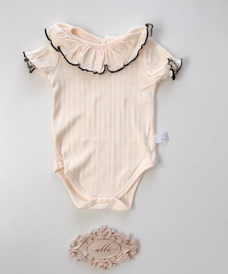 即納Ruffle Collar Eyelet body suit