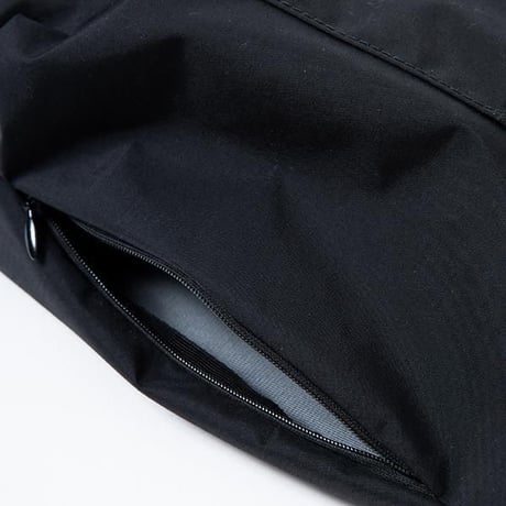 430 "LYR ROLL SHOULDER BAG"