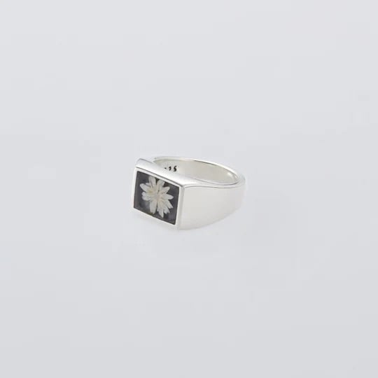 指輪・リング XOLO SignetRing with  Purple Flower 指輪・リング XOLO SignetRing with Purple Flower Signet Ring