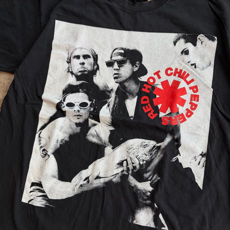 RED HOT CHILI PEPPERS SUCK MY KISS  TEE(NEW)