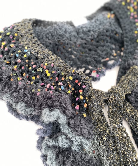 【Sway】<Crazy mix Ruffle Muffler> Black