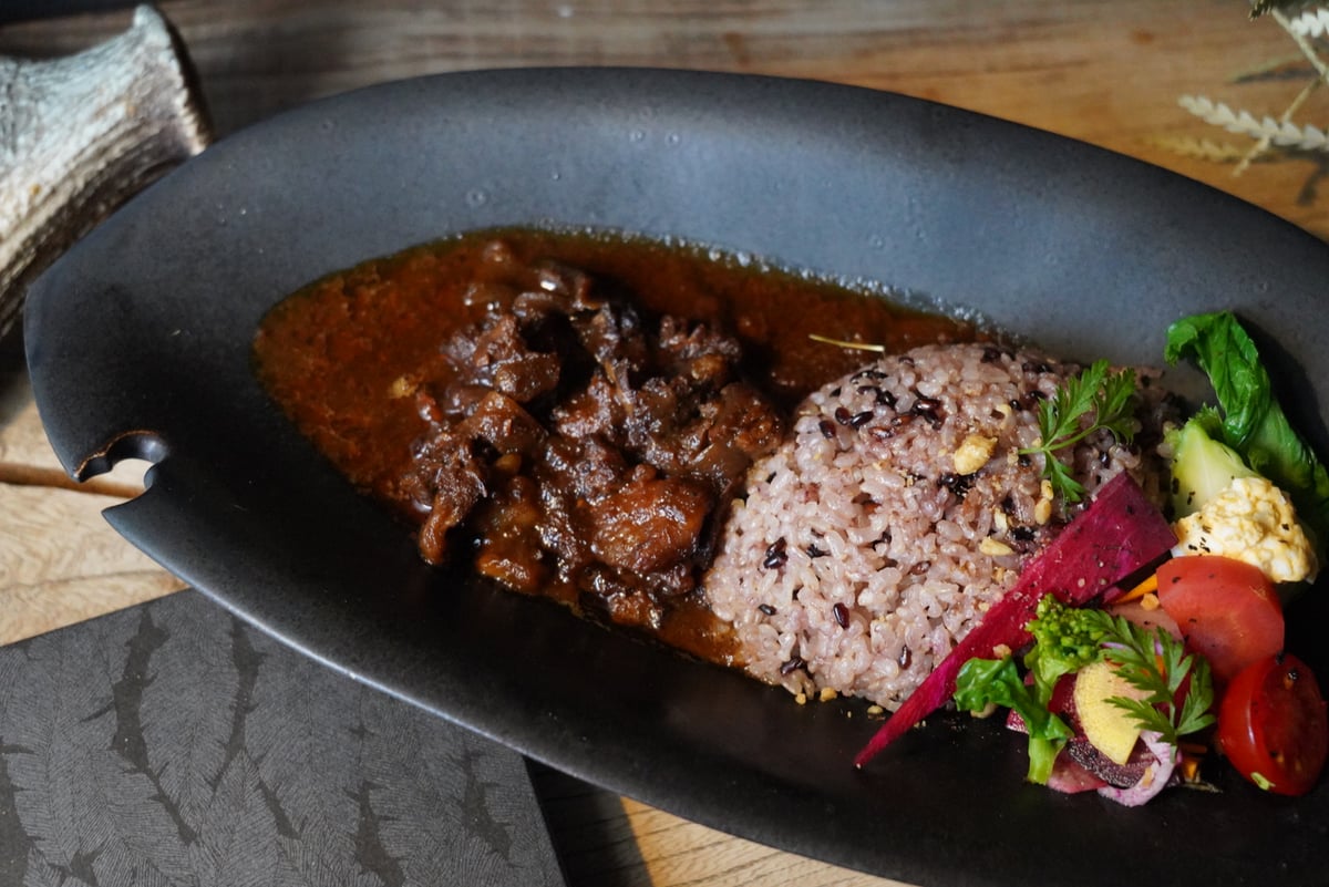 国産黒毛和牛の牛すじカレー(甘辛うま！ver.) | 森林食堂-Happa nursery-