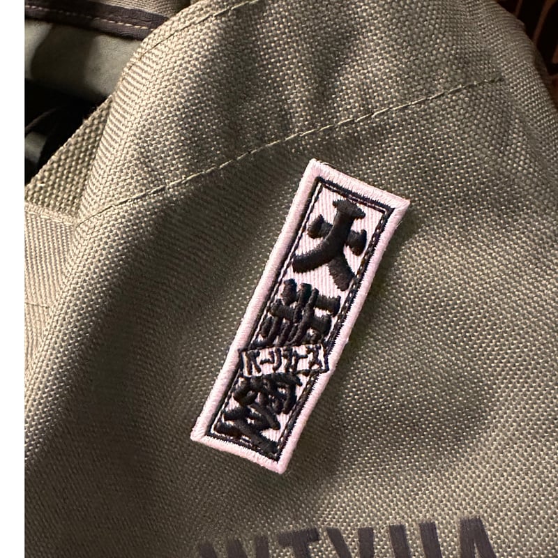 入手困難！希少！美品！BURBERRYエンブレム ワッペンピンバッジ 入手