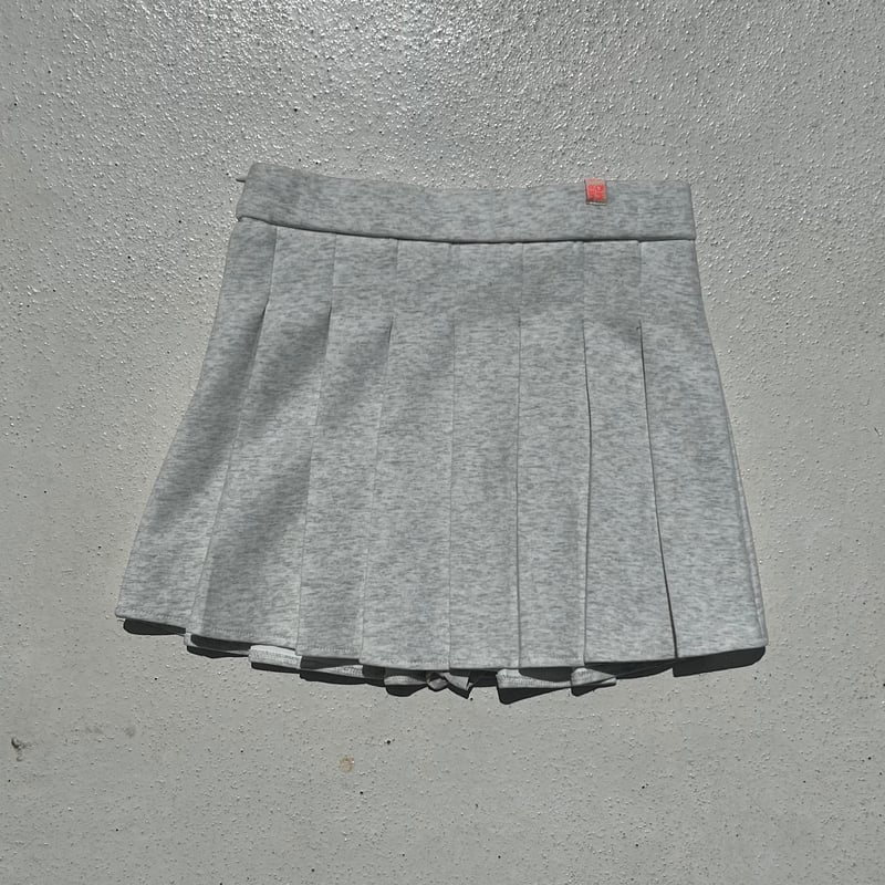 PLEATED MINI SKIRT ＆ LEG WARMERS新品タグ付き Black Pleated Mini Skirt With Leg Warmers | Hot Topic