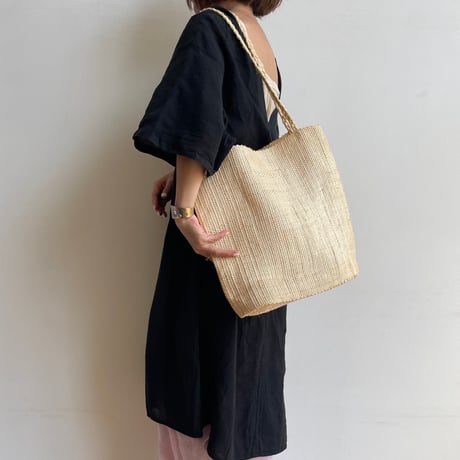 [ pips ] / plainly woven  cotton huipil / Black