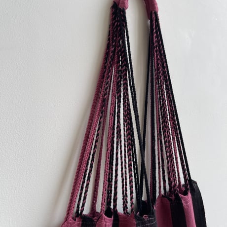 [pips]  Cotton Handwoven Hammock Bag / raspberry/ black