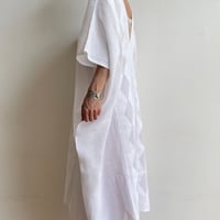 [ pips ] / plainly woven  cotton huipil / White