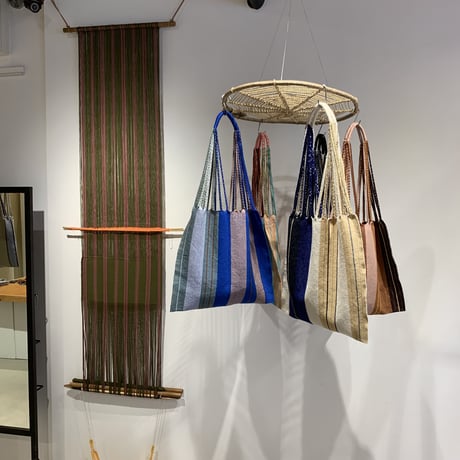 [pips]  Cotton Handwoven Hammock Bag / raspberry/ black