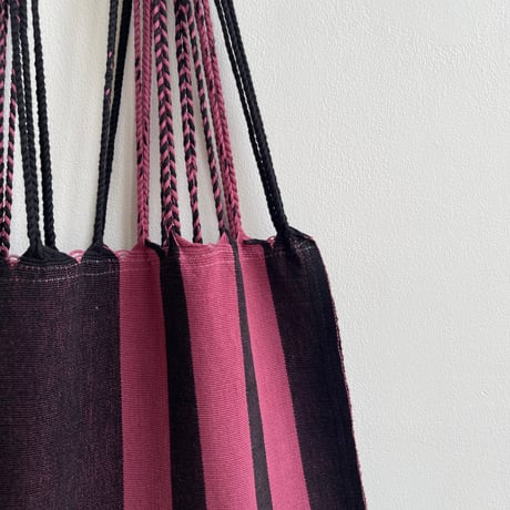 [pips]  Cotton Handwoven Hammock Bag / raspberry/ black