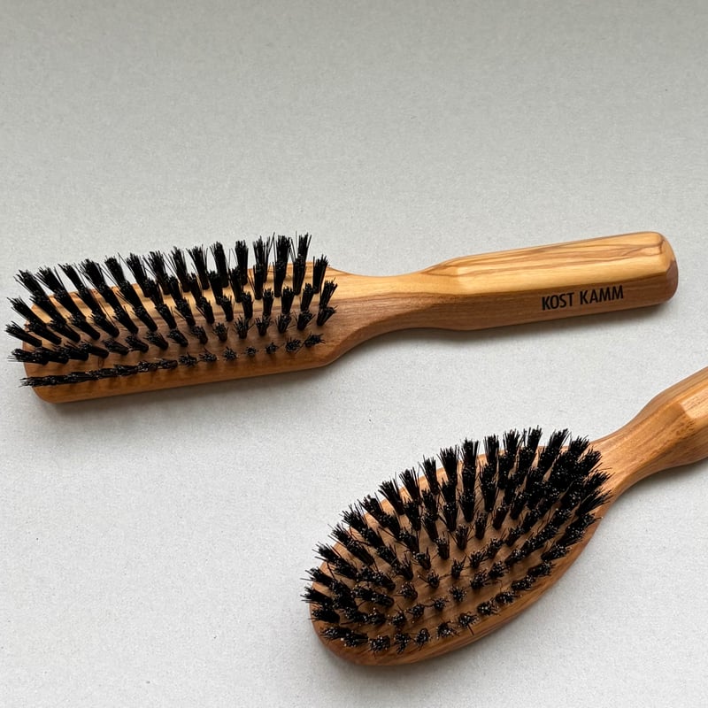 KOSTKAMM] Olive Wood Hair Brush with Black Bo