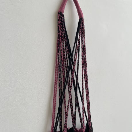 [pips]  Cotton Handwoven Hammock Bag / raspberry/ black