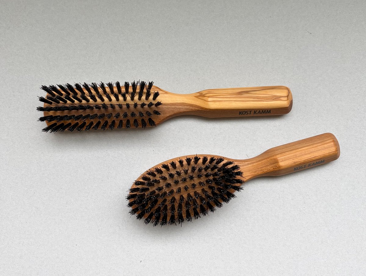KOSTKAMM] Olive Wood Hair Brush with Black Bo