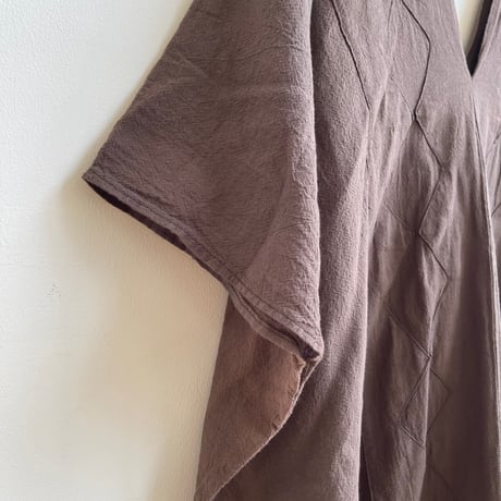 [ pips ] / plainly woven  cotton huipil /  Brown