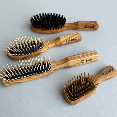[KOSTKAMM]  Olive Wood Hair Brush with Black Boar Bristle / 17cm / オリーブウッド オーバル型 黒猪毛ブラシ / 4207