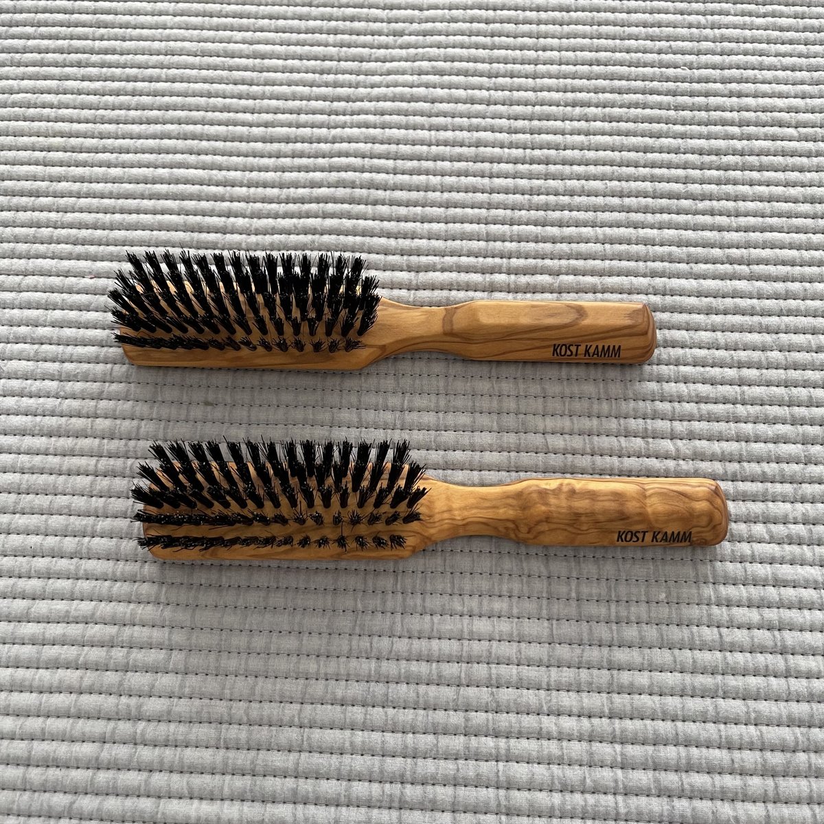 KOSTKAMM] Olive Wood Hair Brush with Black Bo
