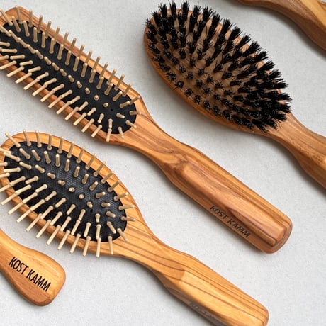 [KOSTKAMM]  Olive Wood Hair Brush with Black Boar Bristle / 17cm / オリーブウッド オーバル型 黒猪毛ブラシ / 4207