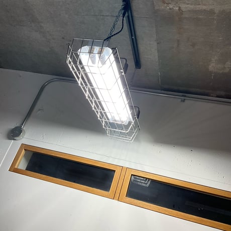 【W-2L20KSG】配線ダクトレール用 2灯LEDライト 　笠、ステンレスガード付き ホワイト  照明器具